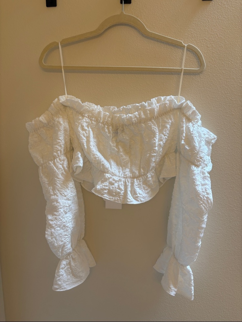 Lush NWT  White long sleeve Textured Off-Shoulder Crop Top size medium